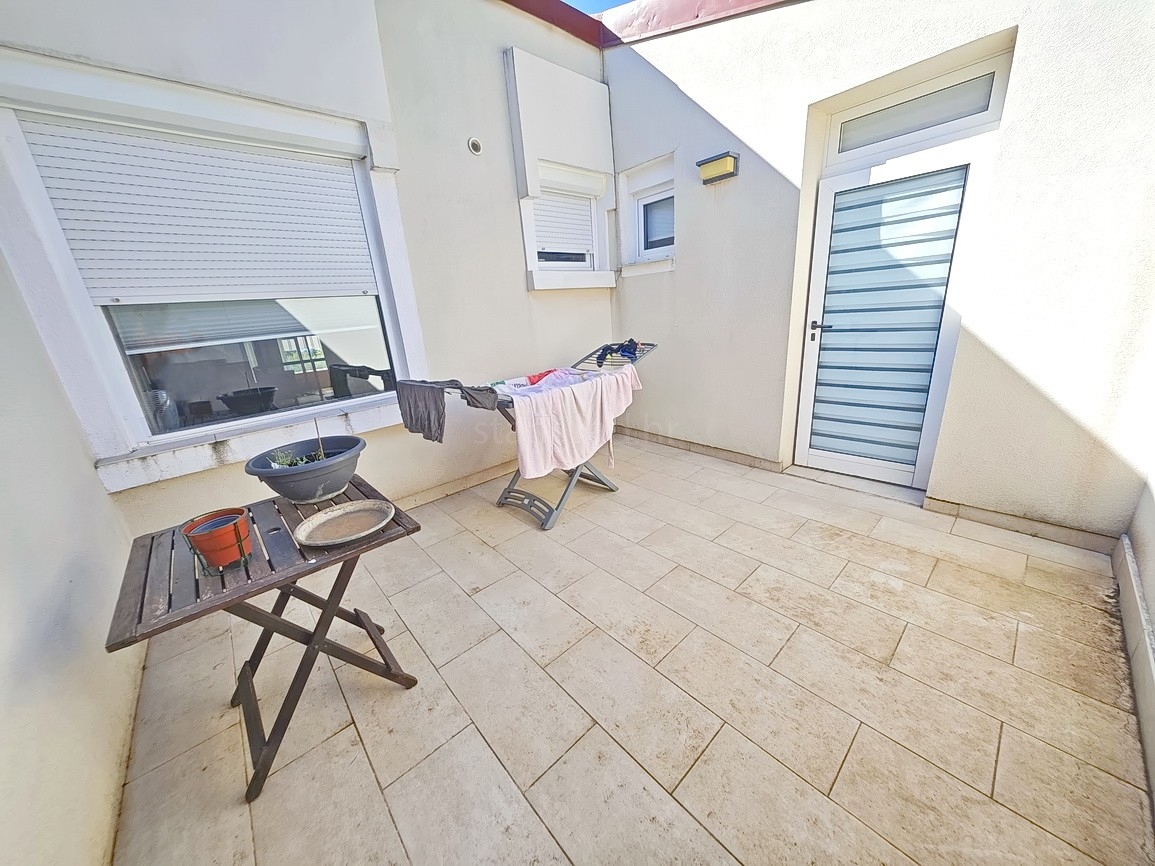 Njivice, casa a un piano in un'ottima posizione vicino al mare!