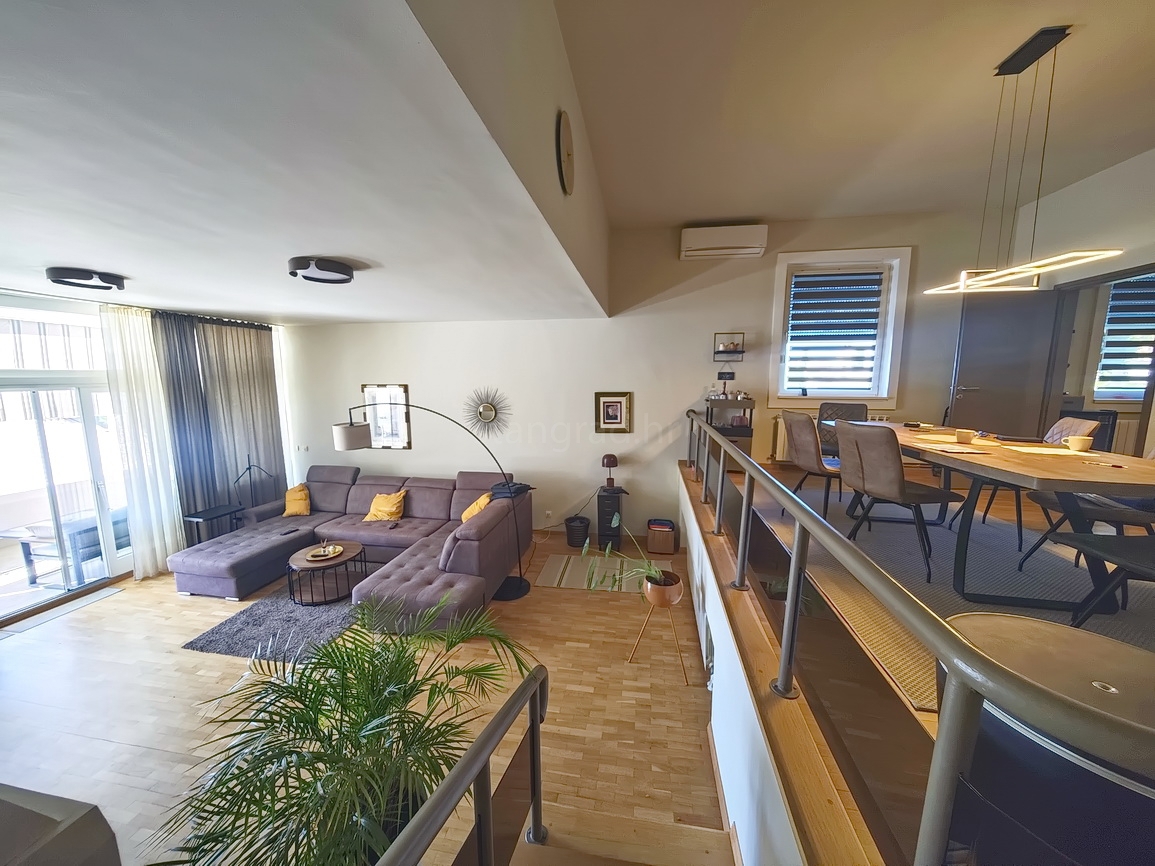 Njivice, casa a un piano in un'ottima posizione vicino al mare!