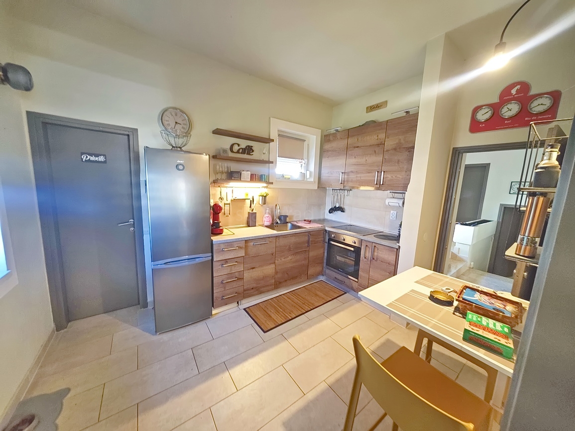 Njivice, casa a un piano in un'ottima posizione vicino al mare!