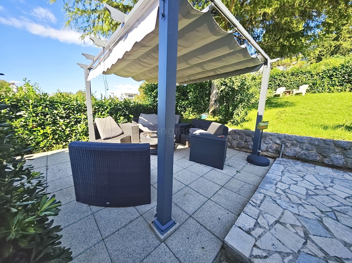 Njivice, casa a un piano in un'ottima posizione vicino al mare!