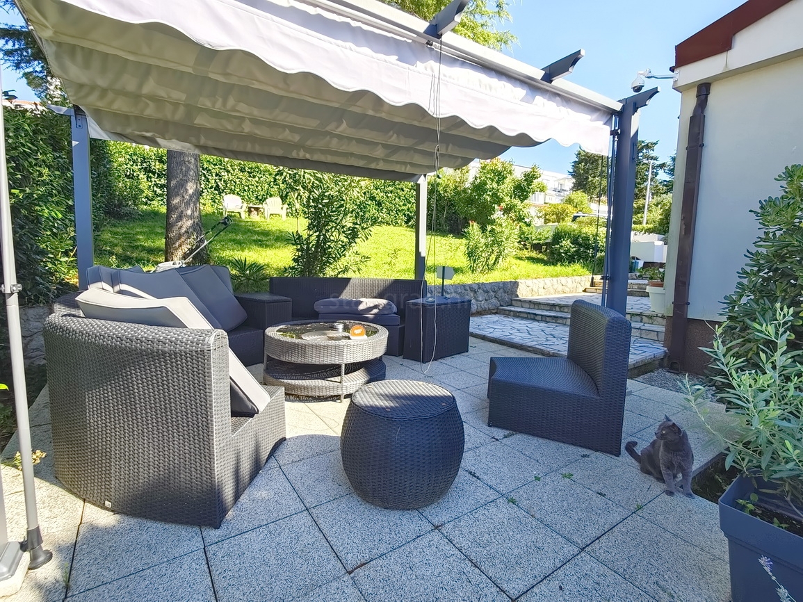 Njivice, casa a un piano in un'ottima posizione vicino al mare!