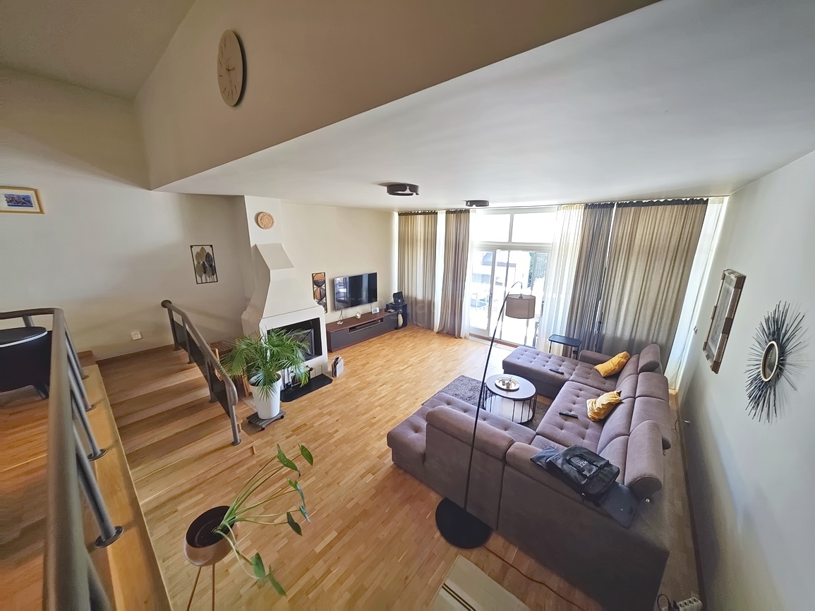 Njivice, casa a un piano in un'ottima posizione vicino al mare!