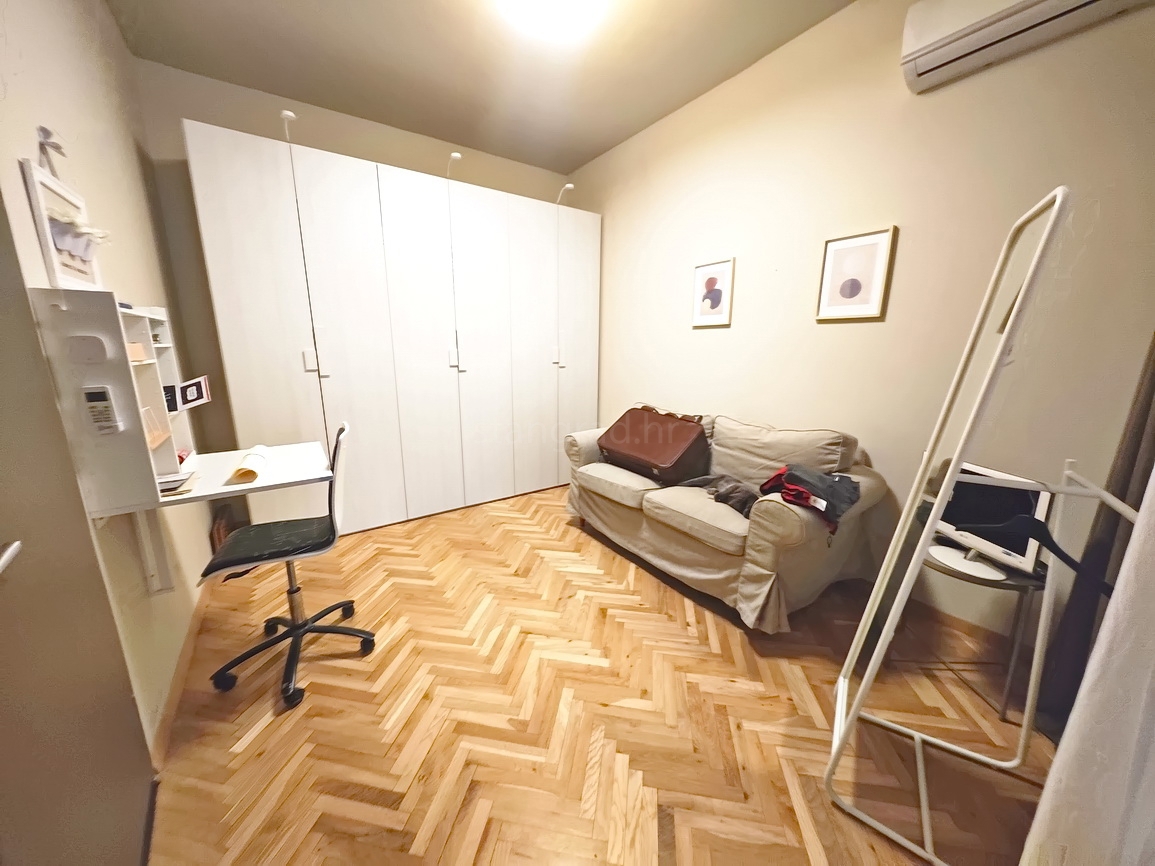 Njivice, casa a un piano in un'ottima posizione vicino al mare!