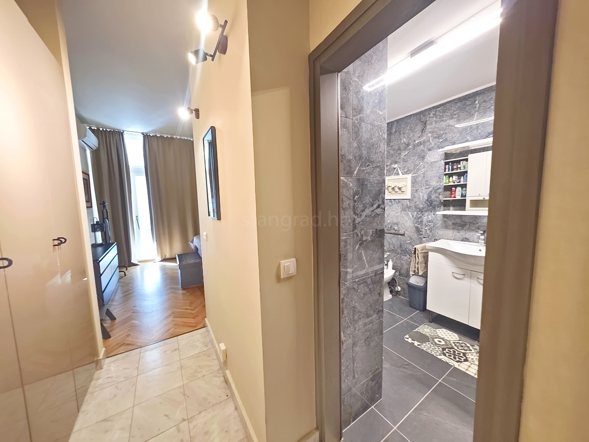 Njivice, casa a un piano in un'ottima posizione vicino al mare!