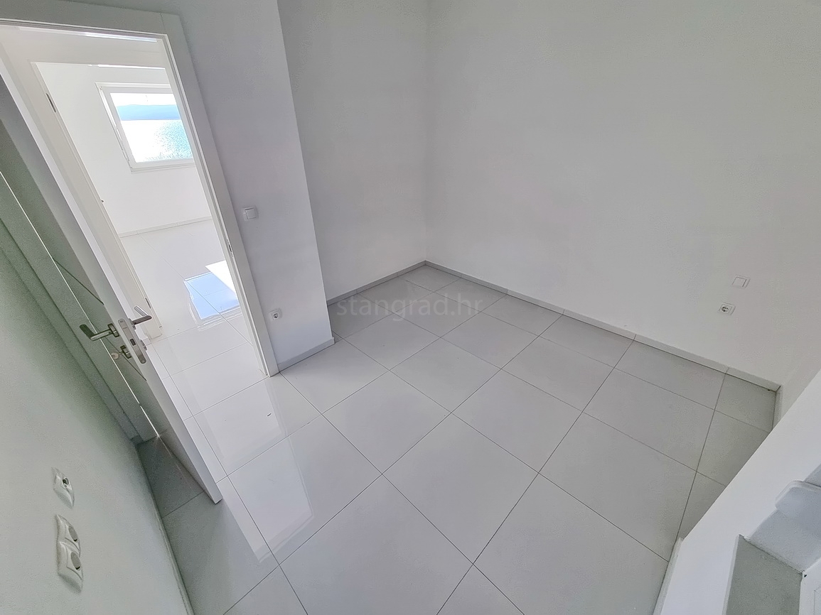 Crikvenica, appartamento con due camere da letto in un nuovo edificio vicino al mare!