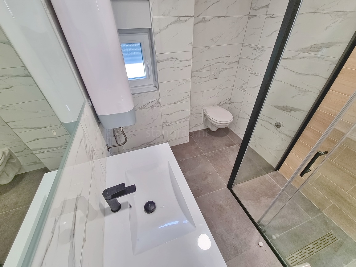 Crikvenica, appartamento con due camere da letto in un nuovo edificio vicino al mare!