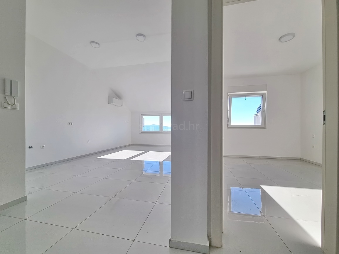 Crikvenica, appartamento con due camere da letto in un nuovo edificio vicino al mare!