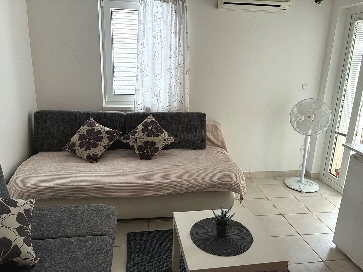 Novi Vinodolski, monolocale arredato in centro, a 200 m dal mare! Occasione!