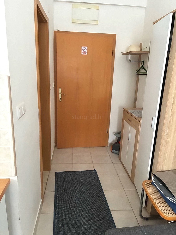 Novi Vinodolski, monolocale arredato in centro, a 200 m dal mare! Occasione!