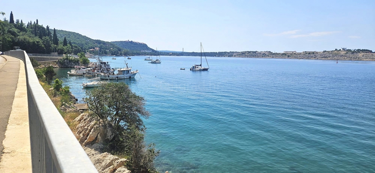 Omišalj, nuovo appartamento al piano terra con giardino e vista mare!