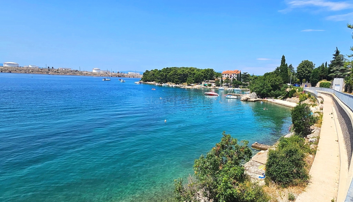 Omišalj, nuovo appartamento al piano terra con giardino e vista mare!