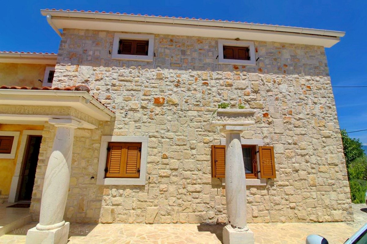 Soline Bay, un'eccezionale villa in pietra mediterranea con piscina e una bellissima vista