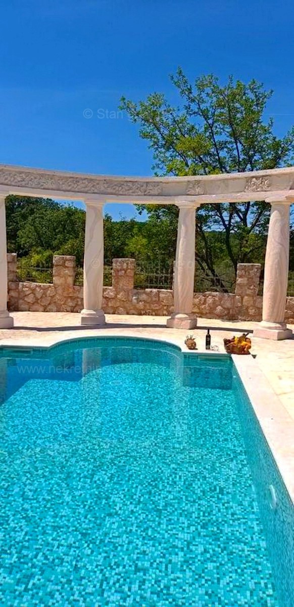 Soline Bay, un'eccezionale villa in pietra mediterranea con piscina e una bellissima vista