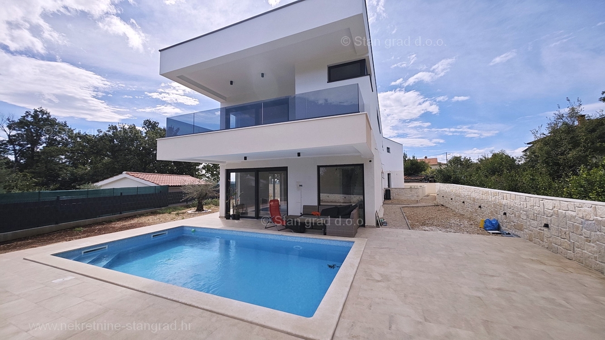 Omišalj, nuova casa bifamiliare moderna con piscina e giardino