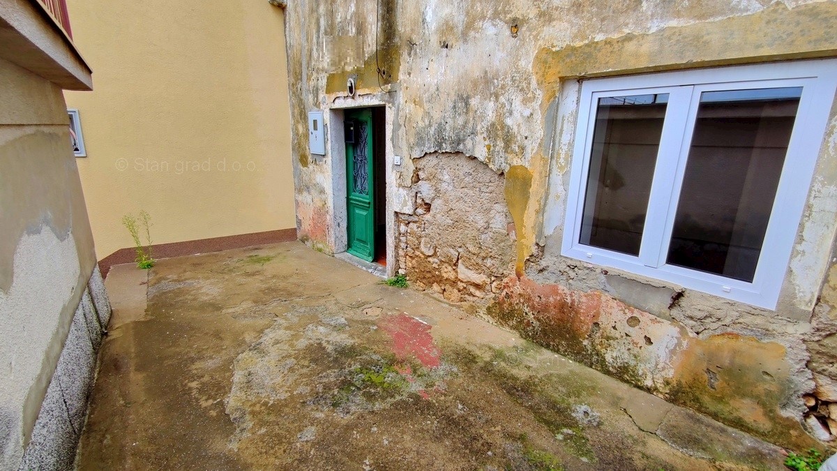 Kostrena, vecchia casa costiera da ristrutturare, IN VENDITA!