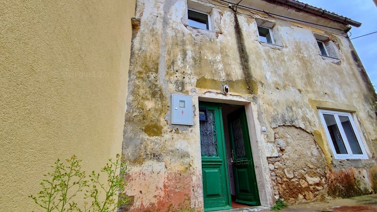 Kostrena, vecchia casa costiera da ristrutturare, IN VENDITA!