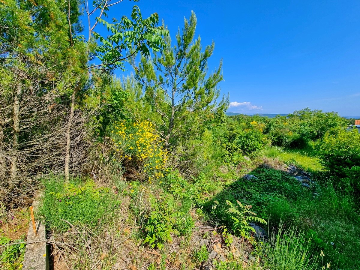 Città di Krk, terreno edificabile in una posizione attraente!