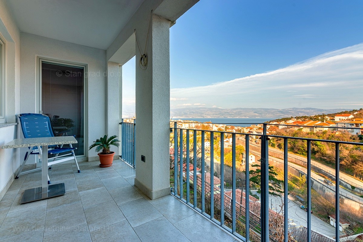 Vrbnik, bellissimo trilocale con vista panoramica sul mare!