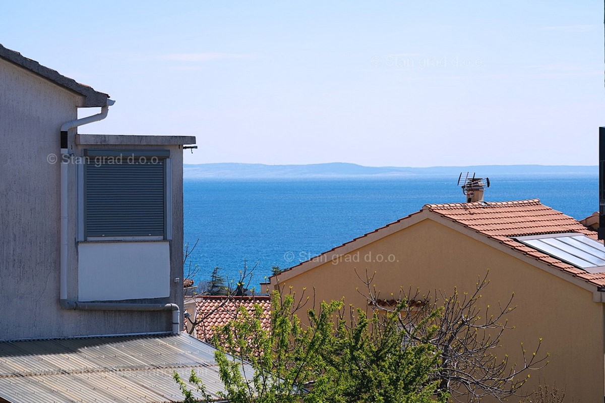 Isola di Krk, città di Krk, lussuoso appartamento su due piani con piscina e sauna, vista mare!