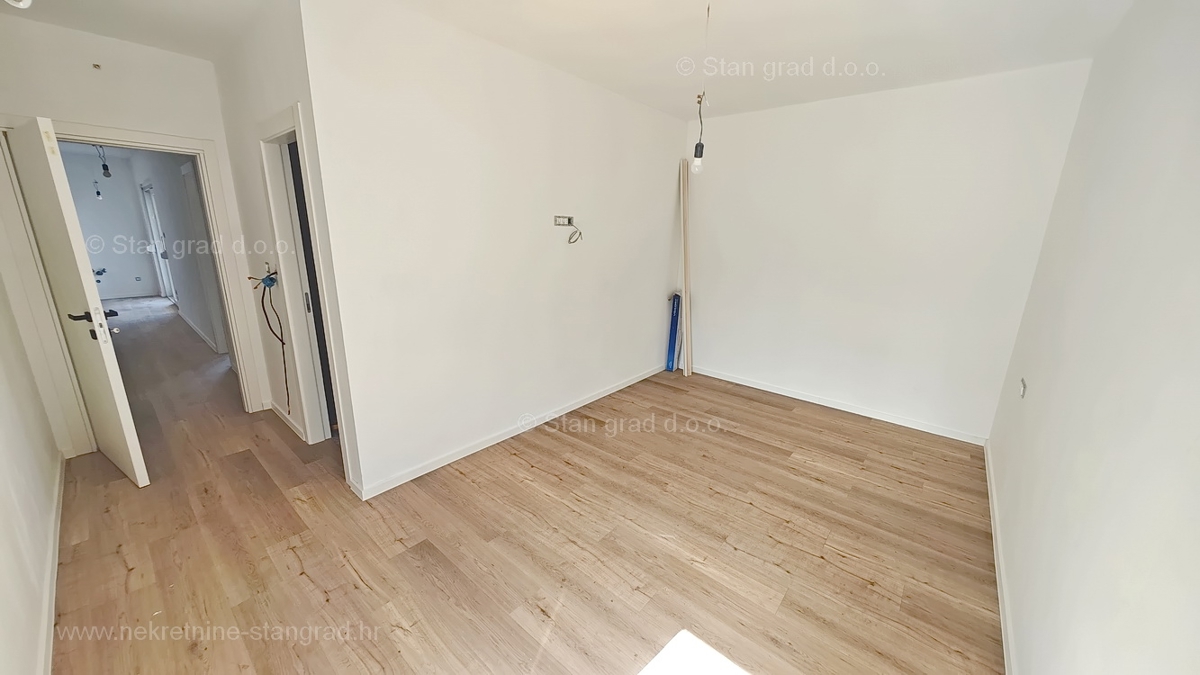 Zona di Krk, appartamento al piano terra con piscina e giardino in comune!