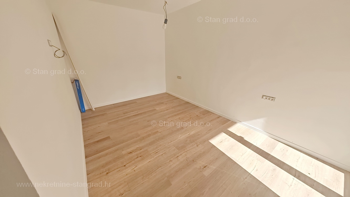 Zona di Krk, appartamento al piano terra con piscina e giardino in comune!