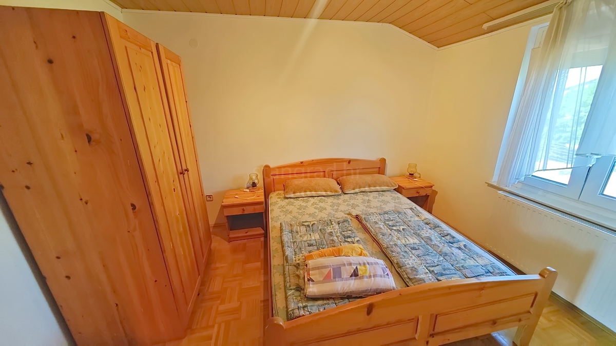 Malinska, dintorni, casa indipendente con 2 appartamenti in posizione tranquilla!