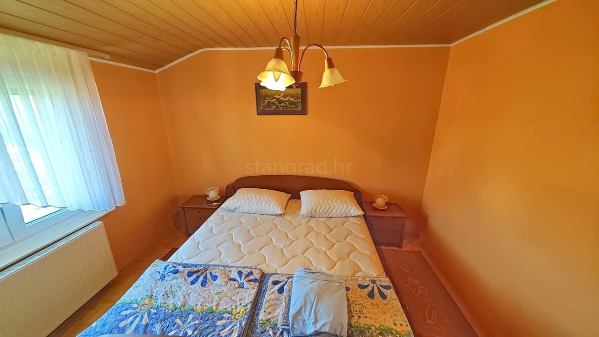 Malinska, dintorni, casa indipendente con 2 appartamenti in posizione tranquilla!