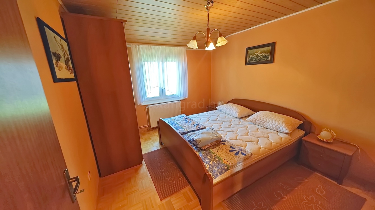 Malinska, dintorni, casa indipendente con 2 appartamenti in posizione tranquilla!