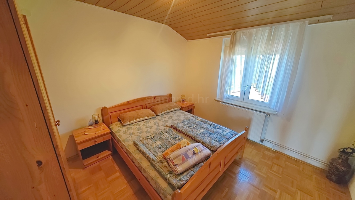 Malinska, dintorni, casa indipendente con 2 appartamenti in posizione tranquilla!