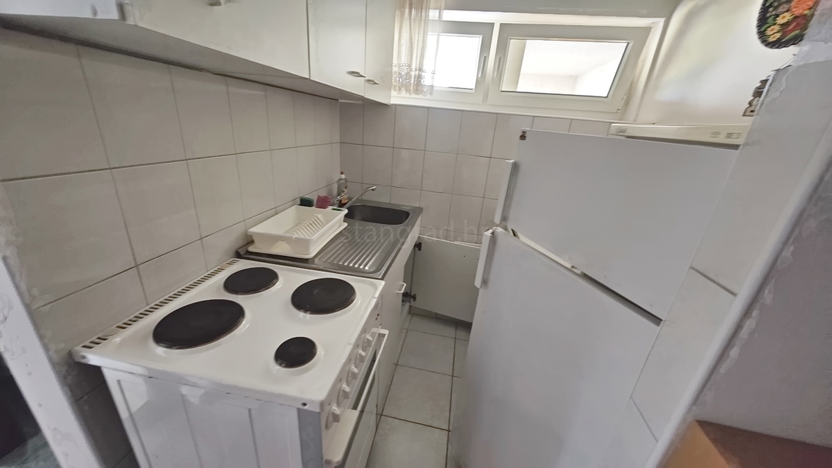 Malinska, casa bifamiliare con 3 unità abitative e giardino!
