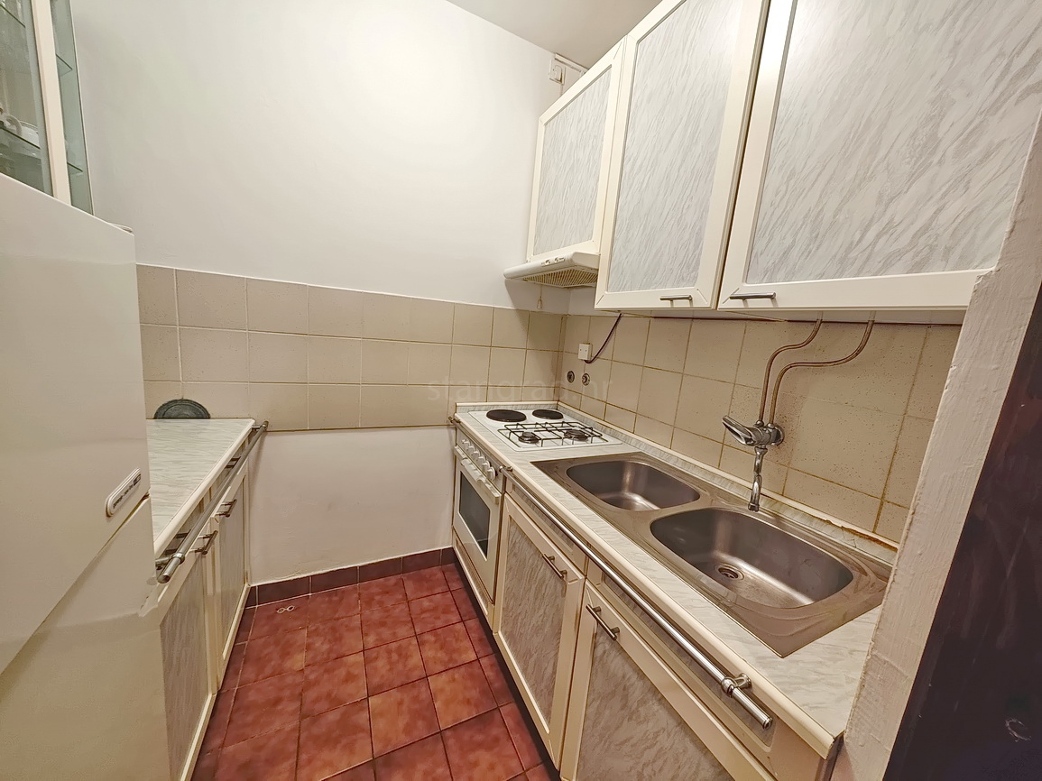 Njivice, appartamento con una camera da letto vicino al mare!