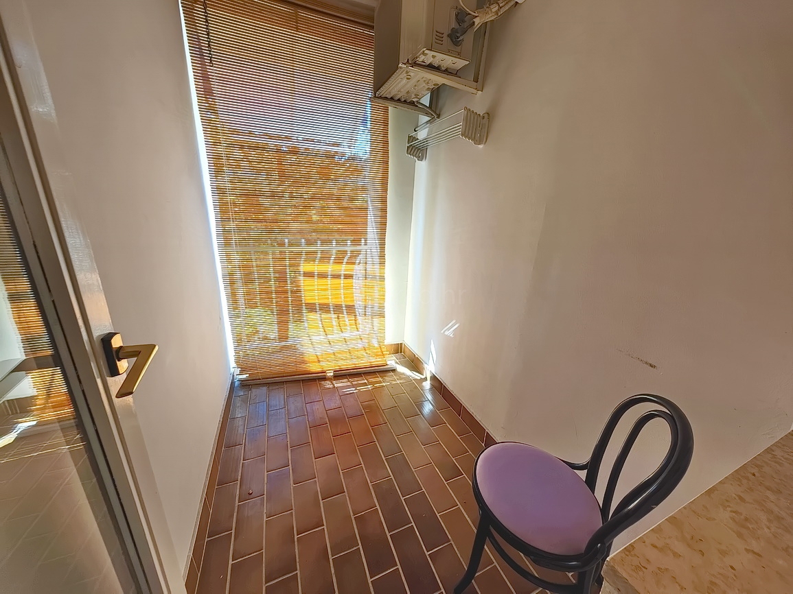 Njivice, appartamento con una camera da letto vicino al mare!