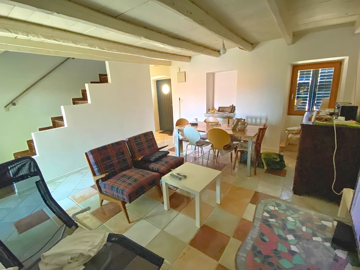 Malinska, casa autentica con cortile in posizione tranquilla!