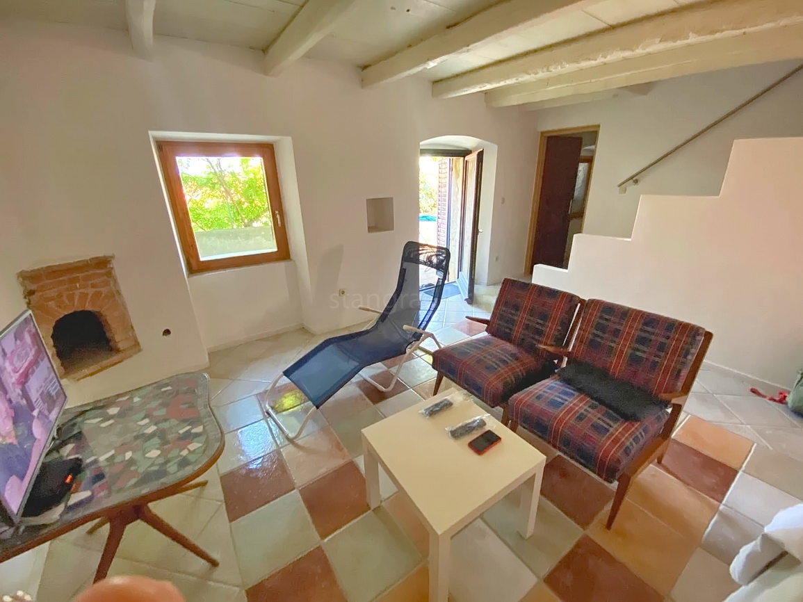 Malinska, casa autentica con cortile in posizione tranquilla!