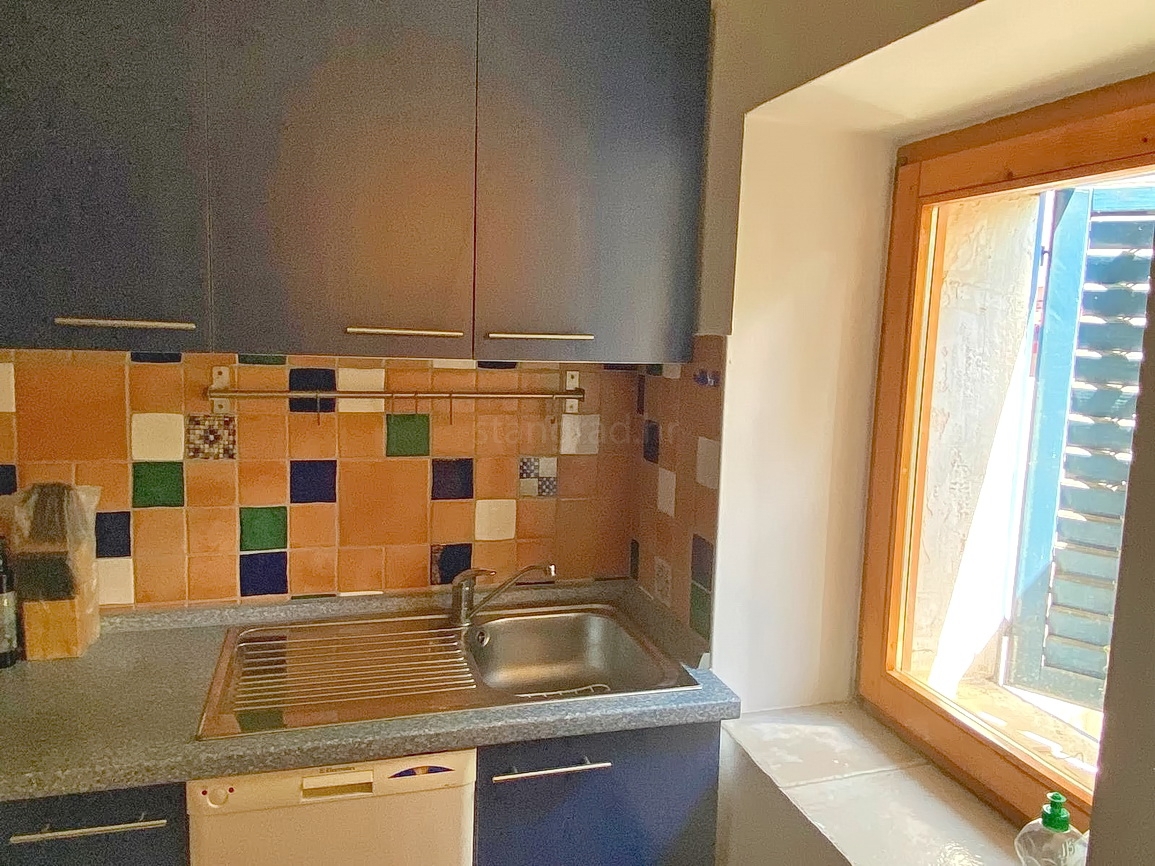 Malinska, casa autentica con cortile in posizione tranquilla!