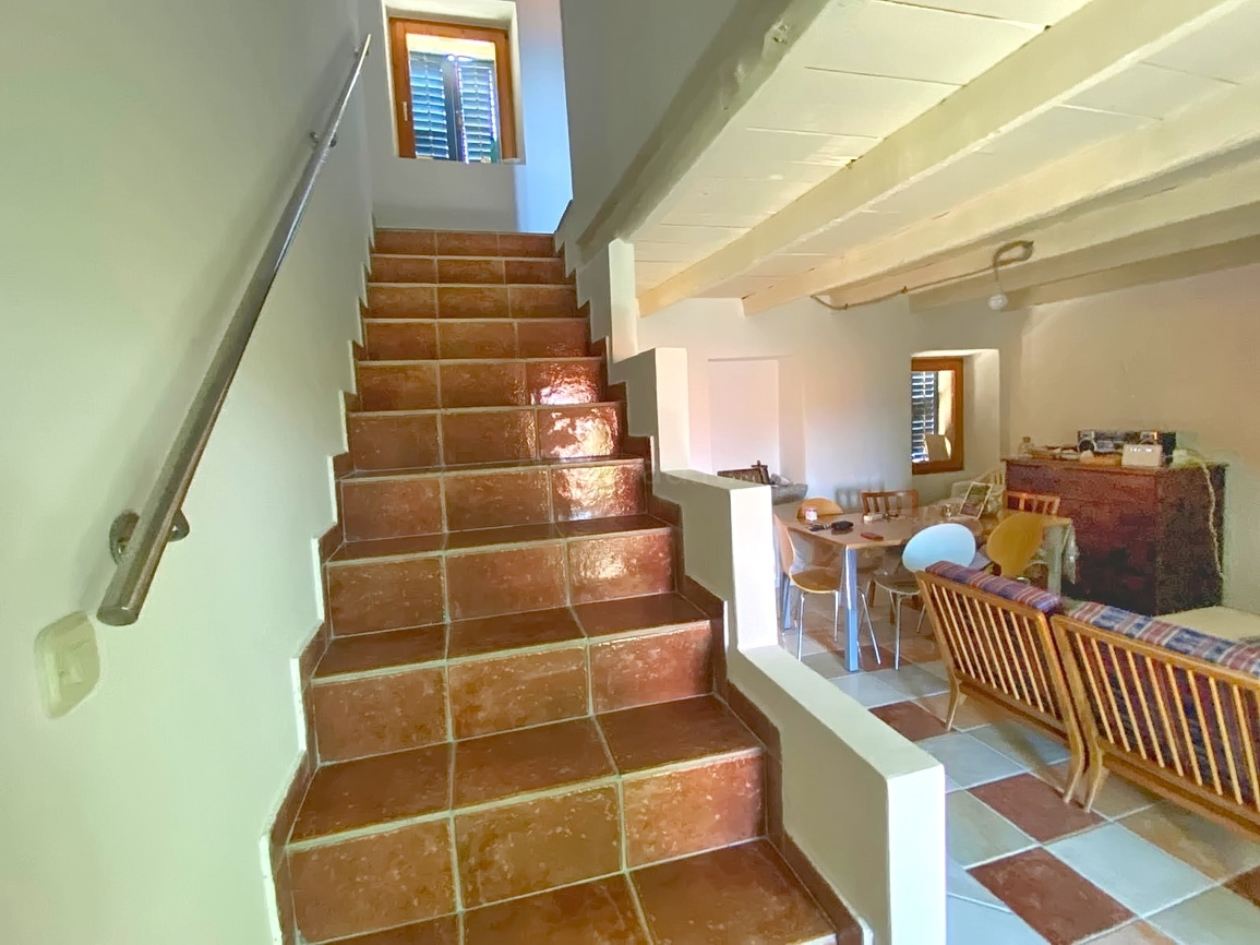 Malinska, casa autentica con cortile in posizione tranquilla!