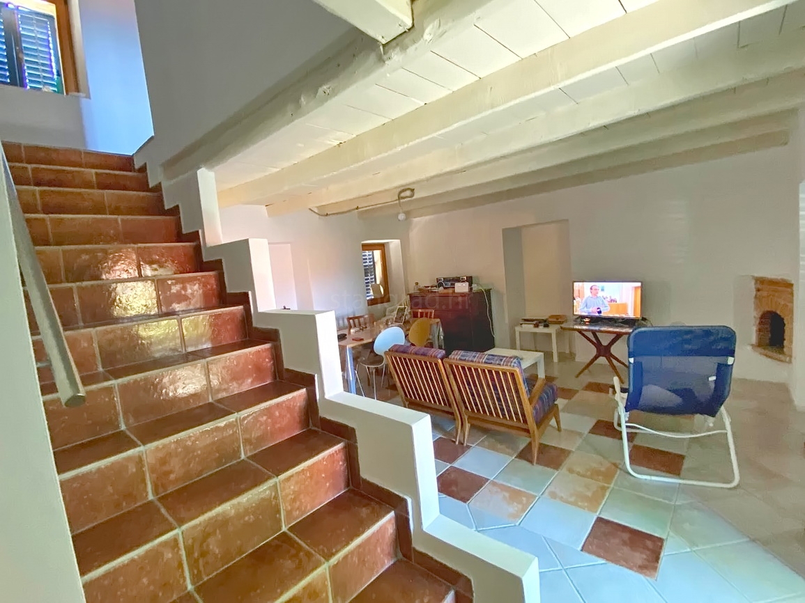 Malinska, casa autentica con cortile in posizione tranquilla!