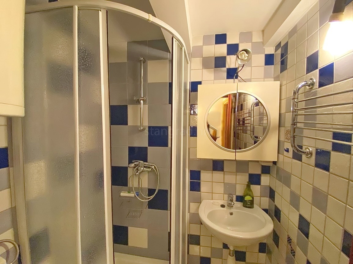 Malinska, casa autentica con cortile in posizione tranquilla!