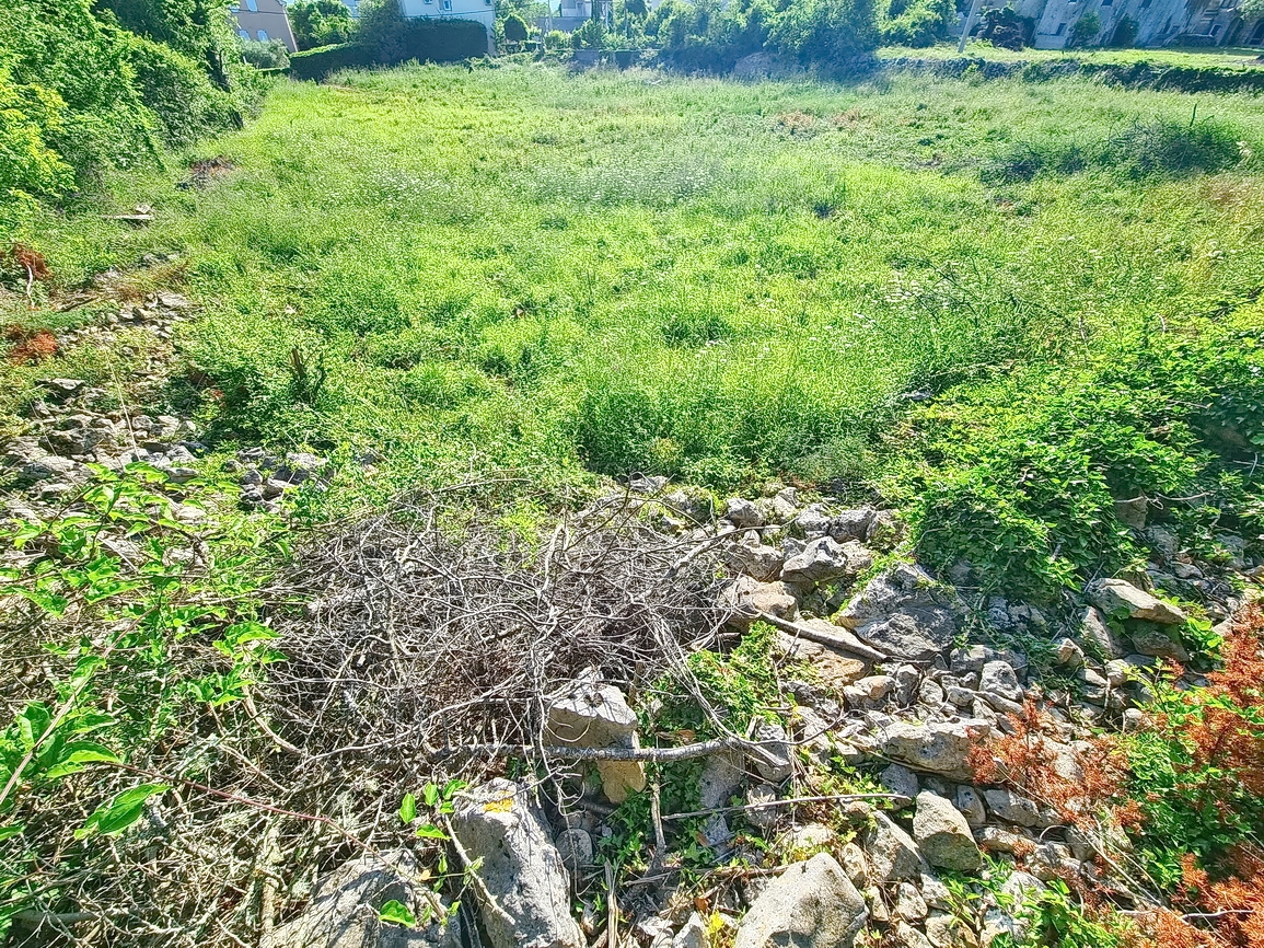 Zona di Krk, terreno edificabile idoneo in zona urbanizzata!