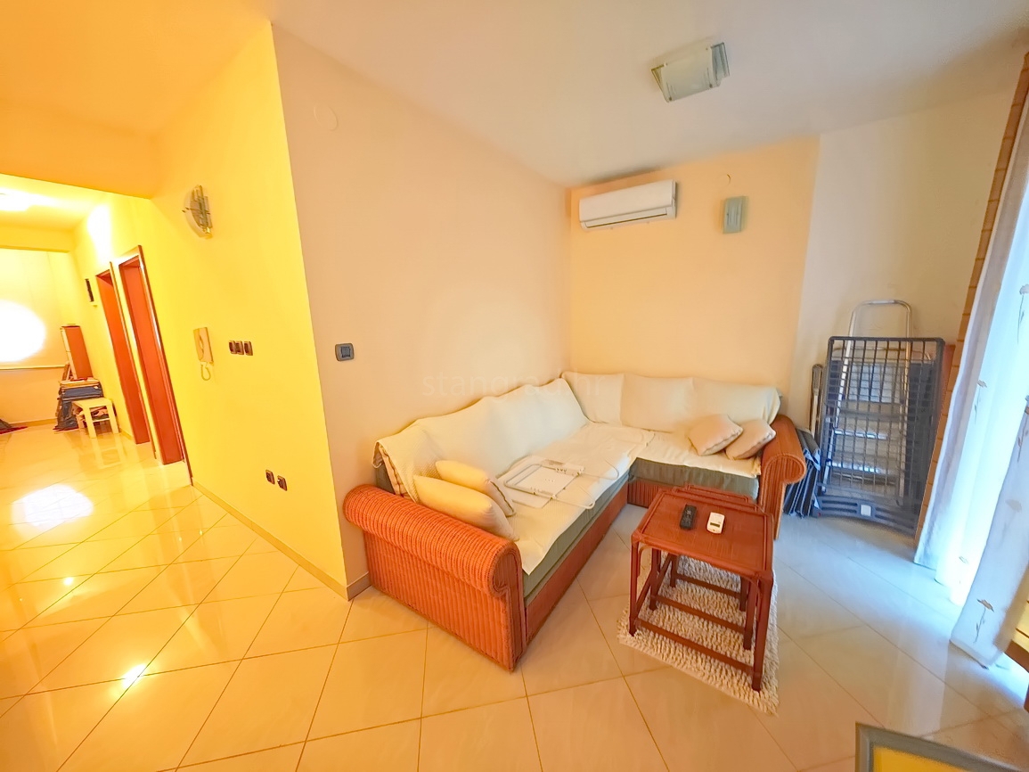 Baška, appartamento con due camere da letto al 1° piano con giardino!