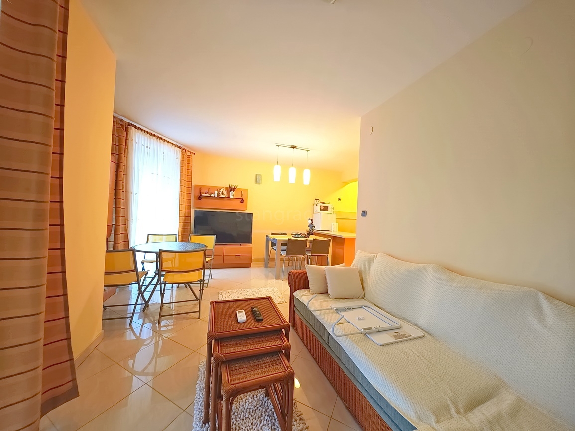 Baška, appartamento con due camere da letto al 1° piano con giardino!