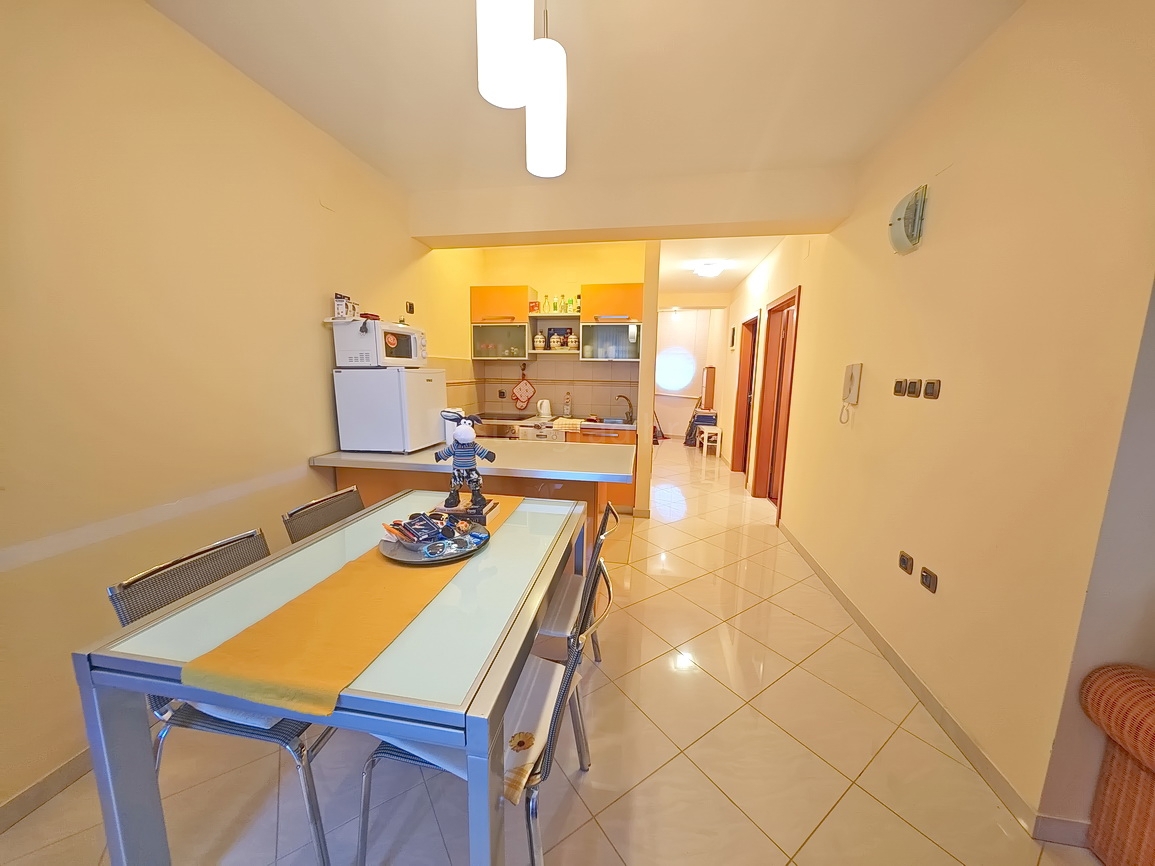 Baška, appartamento con due camere da letto al 1° piano con giardino!