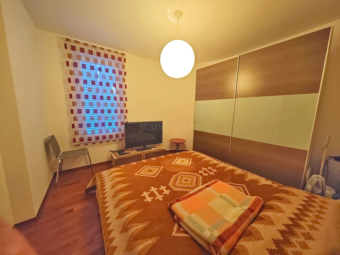 Baška, appartamento con due camere da letto al 1° piano con giardino!