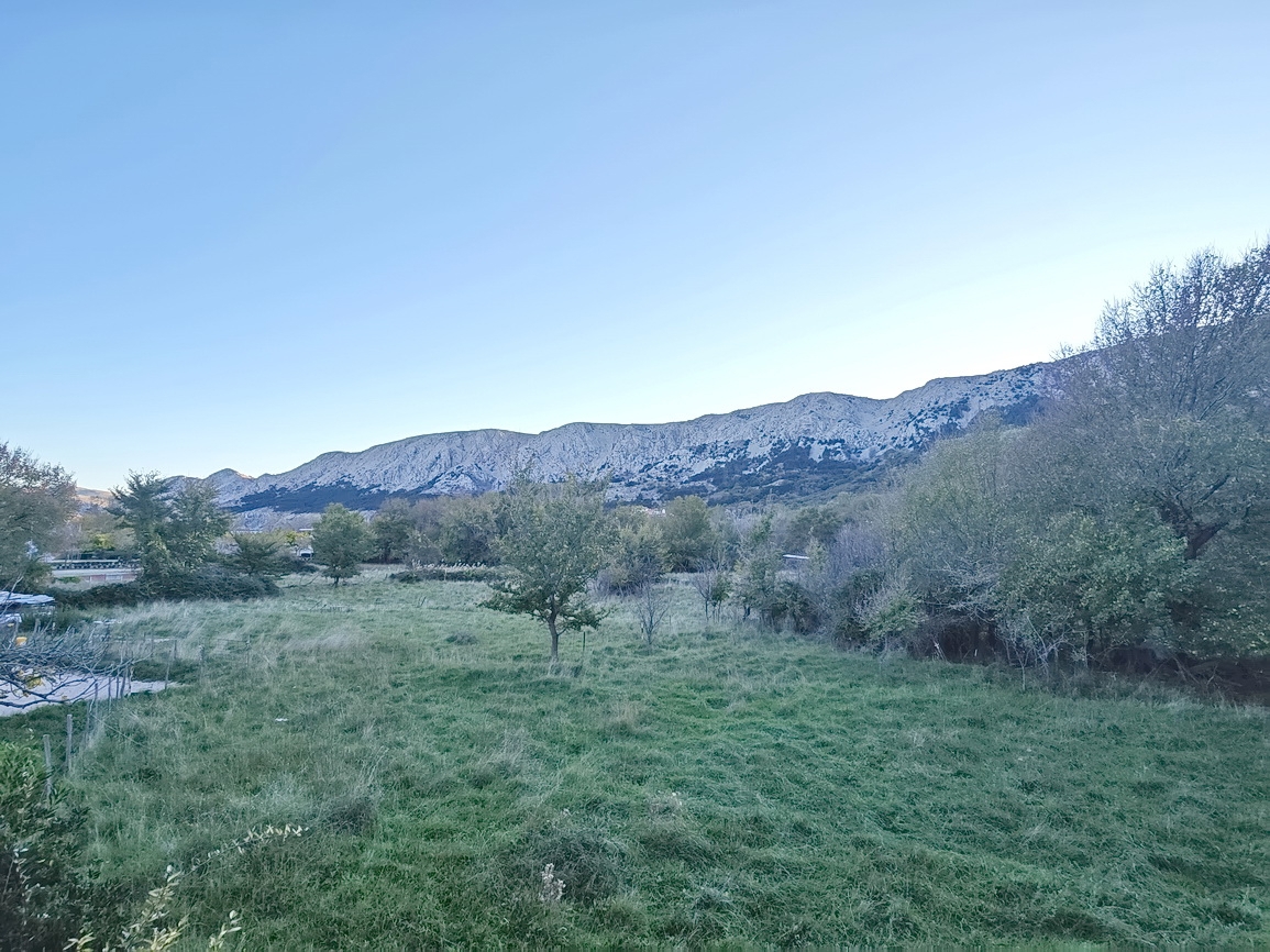 Baška, appartamento con due camere da letto al 1° piano con giardino!