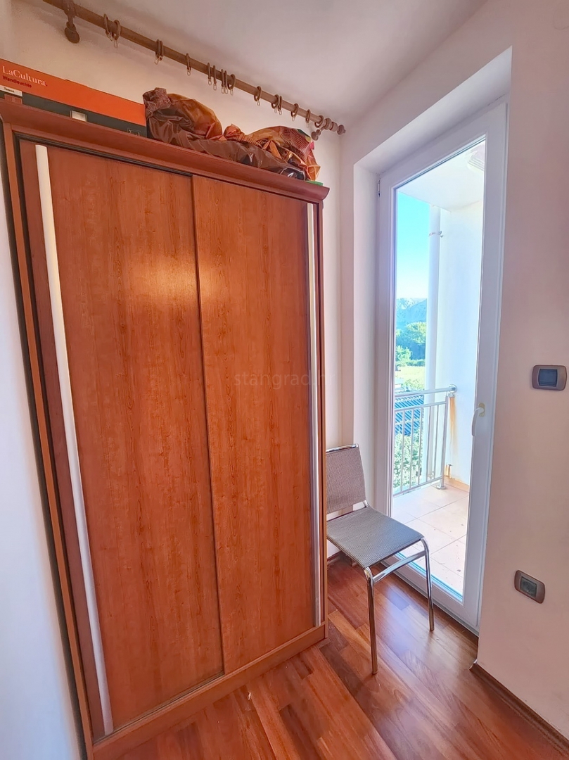 Baška, appartamento con due camere da letto al 1° piano con giardino!