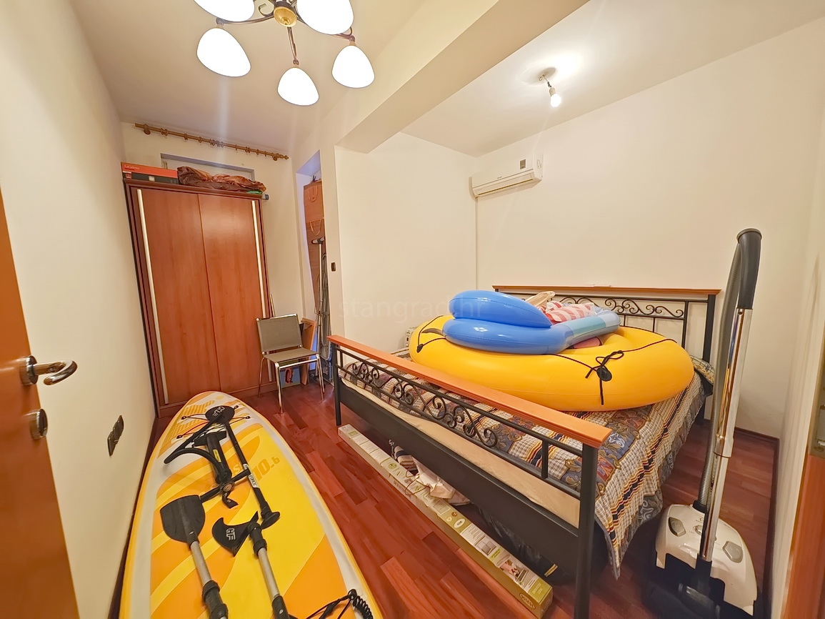 Baška, appartamento con due camere da letto al 1° piano con giardino!