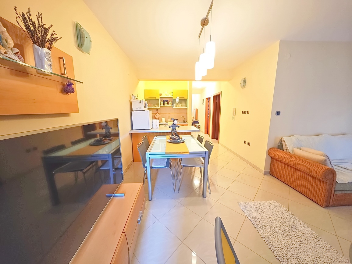 Baška, appartamento con due camere da letto al 1° piano con giardino!