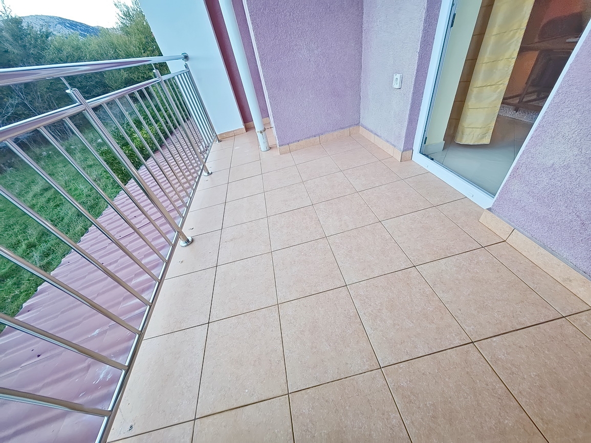 Baška, appartamento con due camere da letto al 1° piano con giardino!