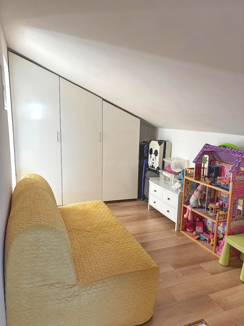 Krk, appartamento duplex con tre camere da letto e vista mare!