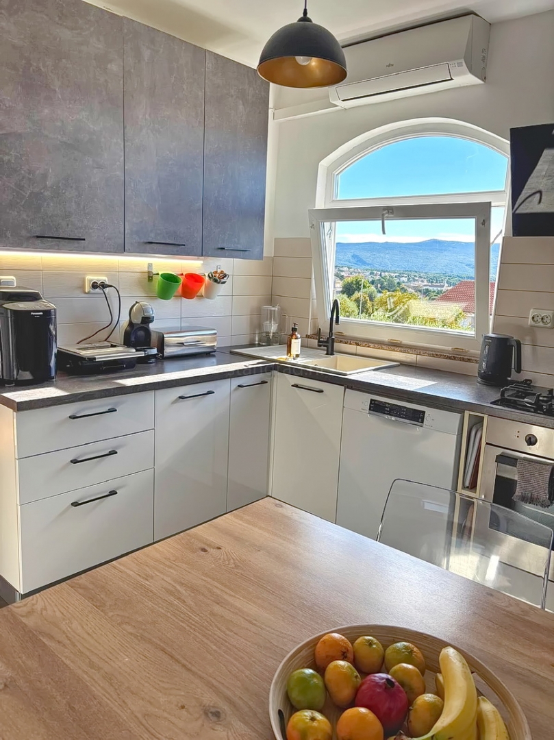 Krk, appartamento duplex con tre camere da letto e vista mare!